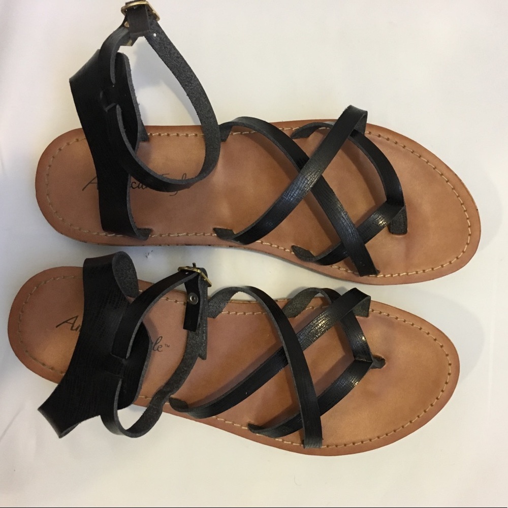 🍂American eagle sandals by Payless🍂